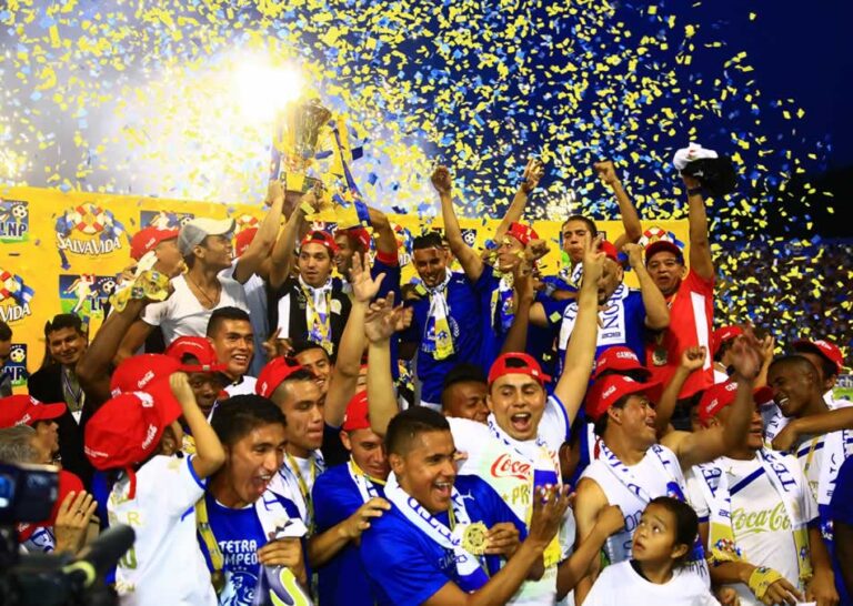 A los ojos del mundo, ¿cuántos títulos tienen los equipos de fútbol en Honduras?