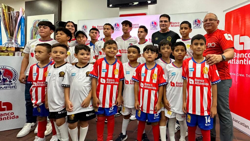 Banco Atlántida y nuestro Club se unen para vestir a las fuerzas básicas olimpistas